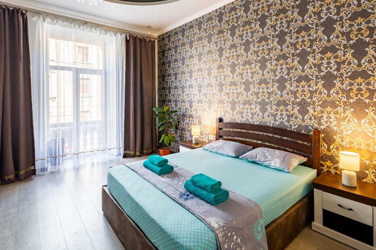 Apartment With 2 Bedroom Near Opera House Gorodotska 27 Str With Parking Leópolis Exterior foto