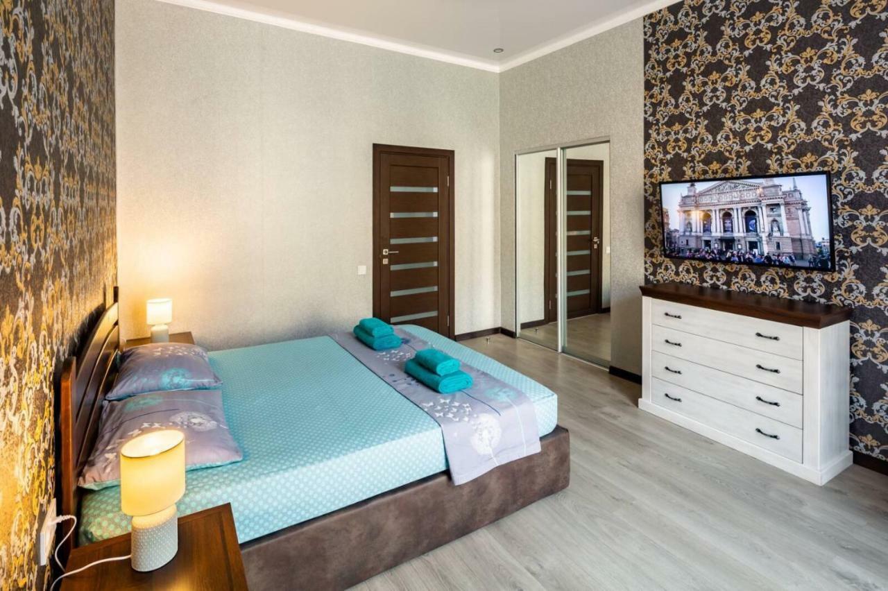 Apartment With 2 Bedroom Near Opera House Gorodotska 27 Str With Parking Leópolis Exterior foto