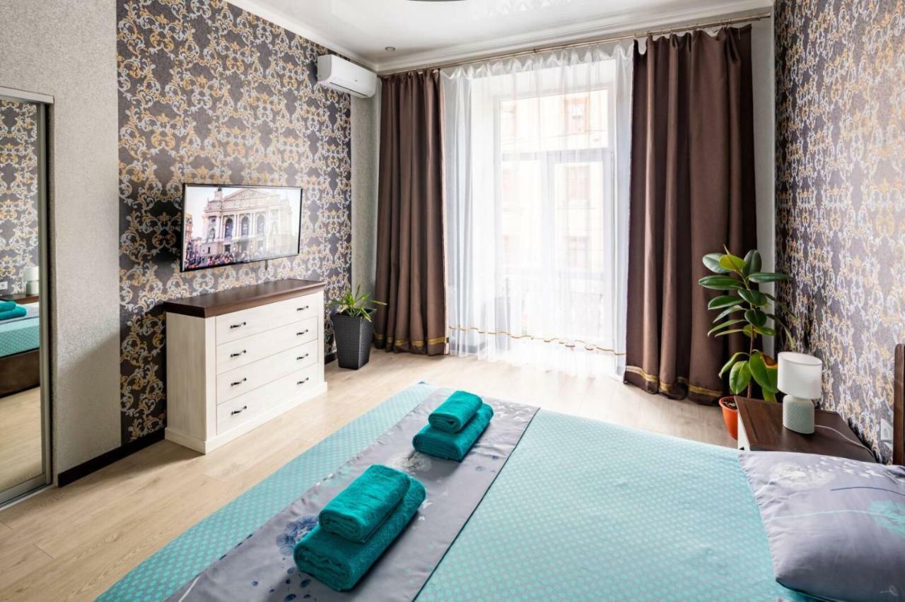 Apartment With 2 Bedroom Near Opera House Gorodotska 27 Str With Parking Leópolis Exterior foto