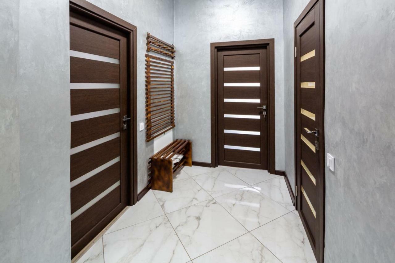 Apartment With 2 Bedroom Near Opera House Gorodotska 27 Str With Parking Leópolis Exterior foto