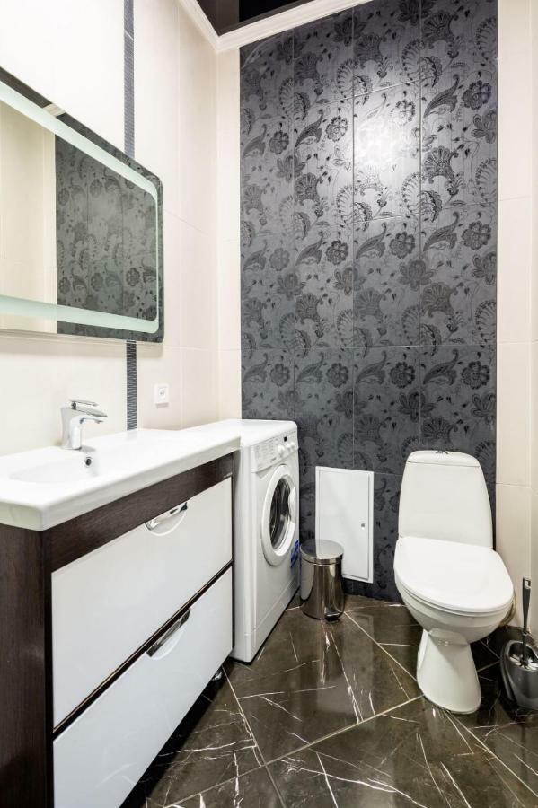 Apartment With 2 Bedroom Near Opera House Gorodotska 27 Str With Parking Leópolis Exterior foto