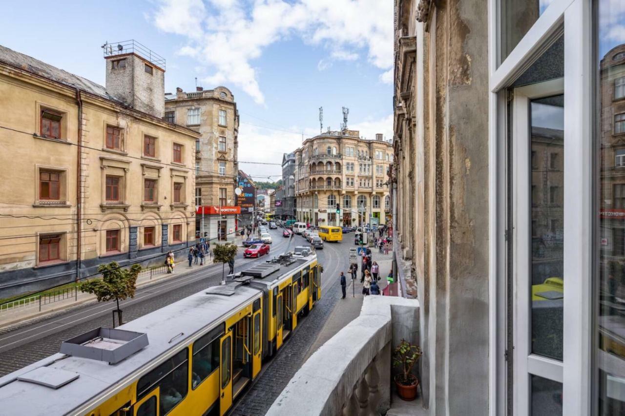 Apartment With 2 Bedroom Near Opera House Gorodotska 27 Str With Parking Leópolis Exterior foto
